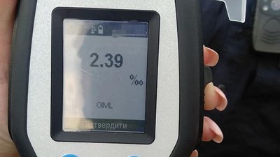 У Франківську п'яний водій скоїв ДТП і ледь не втопився У Франківську п'яний водій скоїв ДТП і ледь не втопився