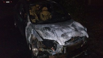 У Дніпрі вогнеборці ліквідували пожежу в автомобілі