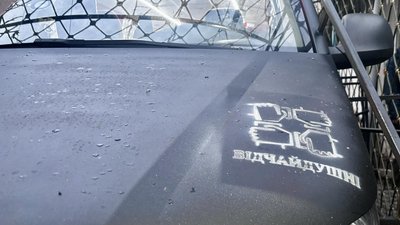 Медевак за 3 тижні: як двоє братів у Мукачеві у своєму дворі переобладнують машини для фронту Медевак за 3 тижні: як двоє братів у Мукачеві у своєму дворі переобладнують машини для фронту