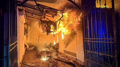 Через російську атаку сталася пожежа на одеському ринку "Привоз"