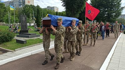 Пішов захищати Україну – в Житомирі попрощалися із 28-річним Олексієм Матюхіним Пішов захищати Україну – в Житомирі попрощалися із 28-річним Олексієм Матюхіним