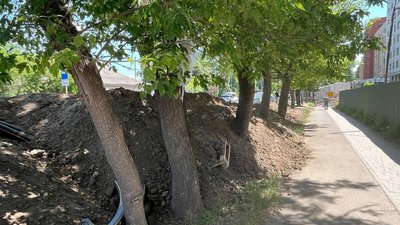 Ділянка вздовж вулиці біля будівельного майданчика