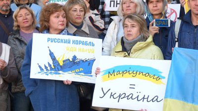 У Франківську переселенці з Маріуполя виступили проти так званого "псевдореферендуму" У Франківську переселенці з Маріуполя виступили проти так званого "псевдореферендуму"