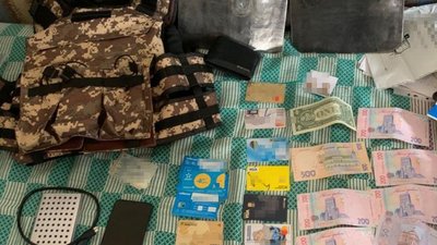 300 тисяч гривень на продажу неіснуючих бронежилетів. Дніпрянина підозрюють у шахрайстві та збуті конфіденційних даних