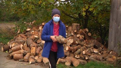 На Житомирщині в рамках благодійного проєкту п'ять сімей з дітьми з інвалідністю забезпечили дровами На Житомирщині в рамках благодійного проєкту п'ять сімей з дітьми з інвалідністю забезпечили дровами