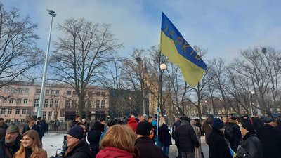 День єднання: у Харкові урочисто підняли прапор на стометровий флагшток День єднання: у Харкові урочисто підняли прапор на стометровий флагшток