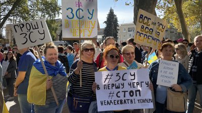 Понад місяць одесити просять скасувати мільйонні тендери та передати гроші на ЗСУ