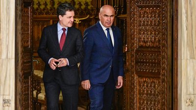 Президент Румунії Нікушор Дан та прем'єр-міністр Іліє Боложан у Бухаресті 20 червня 2025 р
