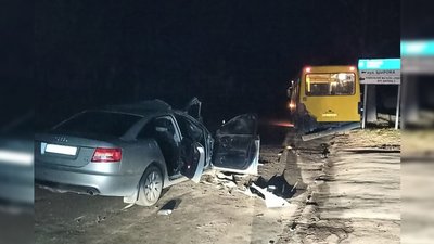 У Чернігові п’яний водій на легковику врізався в пасажирський автобус