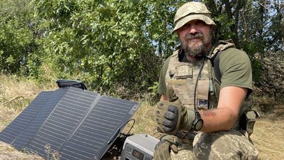 Військовослужбовець ЗСУ Військовослужбовець ЗСУ