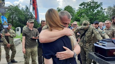 В Миколаєві попрощалися із загиблим бійцем Добровольчої армії В Миколаєві попрощалися із загиблим бійцем Добровольчої армії