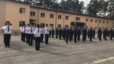 У Сумах сотня курсантів-поліціянтів отримали перші погони
