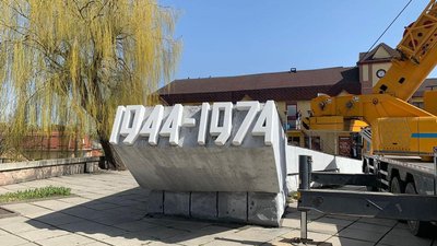 У Рівному демонтували радянську самохідну установку біля пивзаводу У Рівному демонтували радянську самохідну установку біля пивзаводу