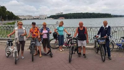 У Тернполі пенсіонерів вчать кататись на велосипедах У Тернполі пенсіонерів вчать кататись на велосипедах