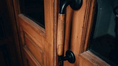 У Львові відреставрували подвійну старовинну браму