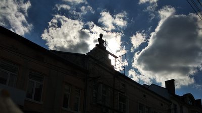 У місті на Тернопільщині реставрують погруддя власниці найприбутковішого борделю У місті на Тернопільщині реставрують погруддя власниці найприбутковішого борделю