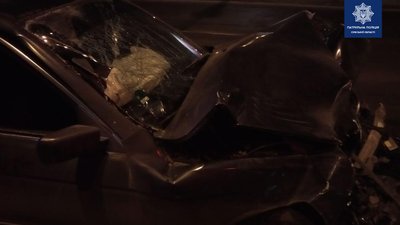 Двоє людей травмувалися в нічній аварії у Сумах