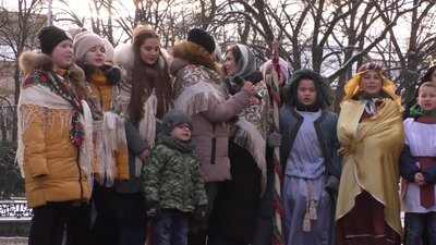 10 колективів взяли участь у різдвяній коляді на площі Петефі в Ужгороді 10 колективів взяли участь у різдвяній коляді на площі Петефі в Ужгороді