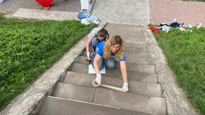 В Тернополі оновлюють сходи у вигляді клавіш фортепіано В Тернополі оновлюють сходи у вигляді клавіш фортепіано