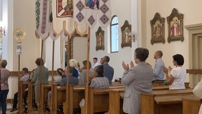 Члени тернопільської організації "Біла тростина" збирають гроші для ЗСУ Члени тернопільської організації "Біла тростина" збирають гроші для ЗСУ