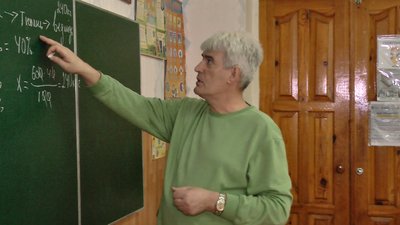 Учитель біології Валерій Віркун розказує, як вирішити екологічну задачу. Учитель біології Валерій Віркун розказує, як вирішити екологічну задачу.