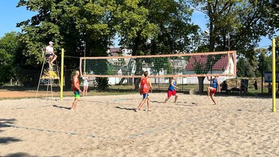 В Ужгороді стартував благодійний турнір з пляжного волейболу “Разом до перемоги” В Ужгороді стартував благодійний турнір з пляжного волейболу “Разом до перемоги”