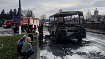 У Дрогобичі під час руху загорівся автобус: одна людина травмована