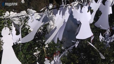 У Хмельницькому акція "Ангели пам'яті" цього року проходить уже втретє. Фото: Суспільне. Поділля. У Хмельницькому акція "Ангели пам'яті" цього року проходить уже втретє. Фото: Суспільне. Поділля.
