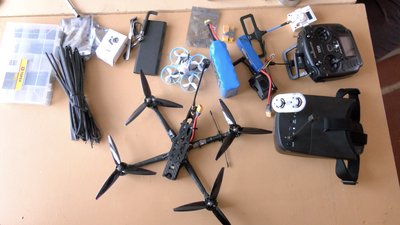 Волонтер зі Сміли Олег Таібов виготовляє дрони для військових Волонтер зі Сміли Олег Таібов виготовляє дрони для військових