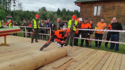 Рубали дерева на швидкість. На Буковині обирали найкращого вальника лісу