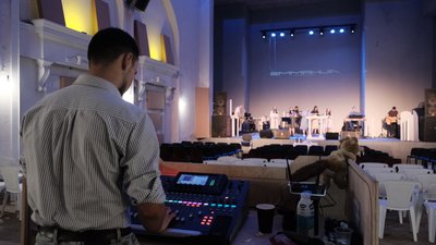 Як виглядає колишній кінотеатр "Україна" в Чернівцях, приміщення якого орендує церква Як виглядає колишній кінотеатр "Україна" в Чернівцях, приміщення якого орендує церква