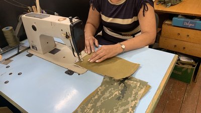 Тернопільські педагогині шиють військову амуніцію Тернопільські педагогині шиють військову амуніцію