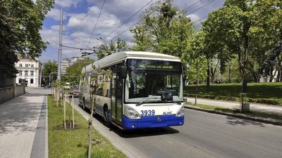 У Кишиневі відкриють пункти вакцинації проти COVID-19 у тролейбусі та автобусі