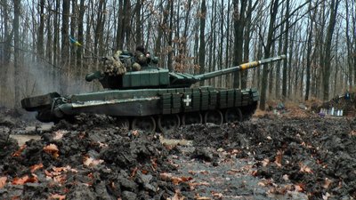 "Давимо ворога". Репортаж про роботу танкістів на Донеччині "Давимо ворога". Репортаж про роботу танкістів на Донеччині