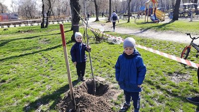 Акція «Озеленення планети» в Дніпрі: волонтери висадили близько 400 дерев за день