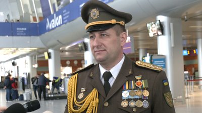Керівник оркестру Віктор Цапура Керівник оркестру Віктор Цапура