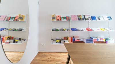 У Києві відкрили книгарню видавництва "Основи" У Києві відкрили книгарню видавництва "Основи"