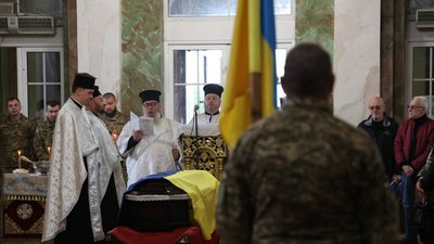 У Луцьку попрощалися з 57-річним захисником Михайлом Слутяком У Луцьку попрощалися з 57-річним захисником Михайлом Слутяком