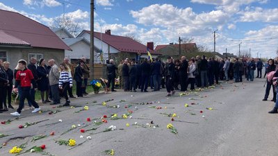 У селі на Тернопільщині прощаються з військовим, екснардепом Олегом Барною У селі на Тернопільщині прощаються з військовим, екснардепом Олегом Барною