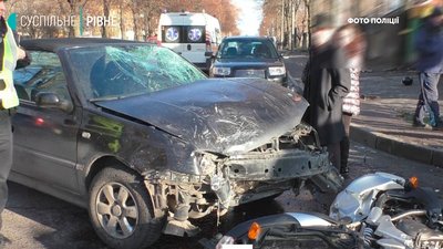 У Рівному поблизу "Текстильника" зіткнулись легковик та мотоцикл У Рівному поблизу "Текстильника" зіткнулись легковик та мотоцикл