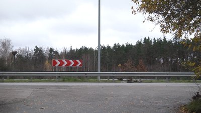 У селі Березівка після смертельної ДТП місцеві жителі продовжують переходити трасу Київ — Чоп у невстановленому місці У селі Березівка після смертельної ДТП місцеві жителі продовжують переходити трасу Київ — Чоп у невстановленому місці
