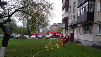 Пожежа у квартирі чотириповерхівки на Закарпатті: власник помер у швидкій Пожежа у квартирі чотириповерхівки на Закарпатті: власник помер у швидкій
