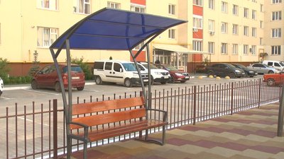 Подарунок минулорічним переможцям конкурсу на кращий благоустрій прибудинкової території. Фото: Суспільне. Подарунок минулорічним переможцям конкурсу на кращий благоустрій прибудинкової території. Фото: Суспільне.