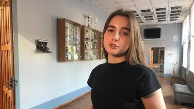 Випускниця і волонтерка Мішель Кардинал Випускниця і волонтерка Мішель Кардинал