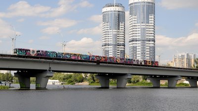 У Києві на тиждень частково обмежать рух по мосту Метро