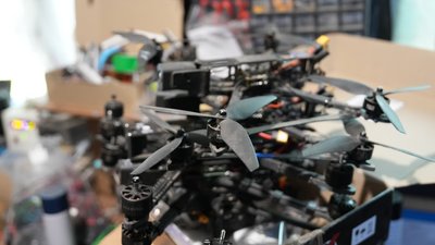 Дрони, які ремонтують військові
