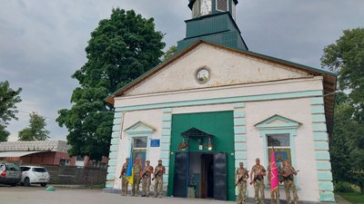 Назавжди 27. У Сумах попрощалися із захисником Ярославом Рожновим Назавжди 27. У Сумах попрощалися із захисником Ярославом Рожновим