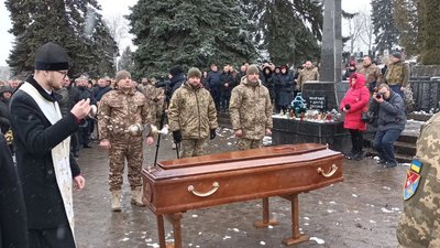 "Він завжди був попереду". У Тернополі попрощалися з командиром роти "Він завжди був попереду". У Тернополі попрощалися з командиром роти