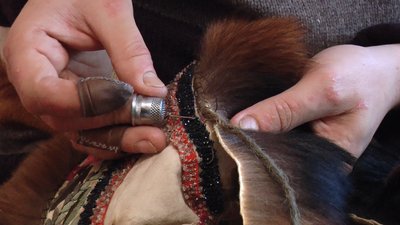 Створює кептарі. Прикарпатський кушнір Михайло Вінтонюк
