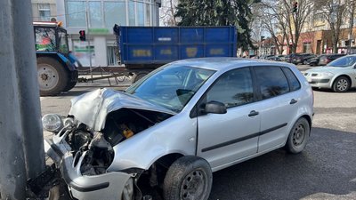 У Черкасах водійка не впоралася з кермуванням та скоїла аварію У Черкасах водійка не впоралася з кермуванням та скоїла аварію